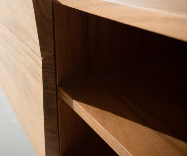 TV stolík Kayu 160 cm prírodná akácia 2 dvierka podstavec v tvare V - Image 5