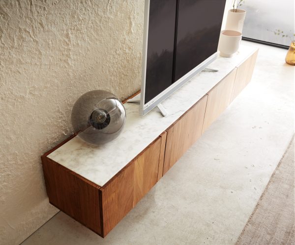 TV stolík Secara 220 cm akácia prírodná 4 dvierka mramor na zavesenie - Image 6
