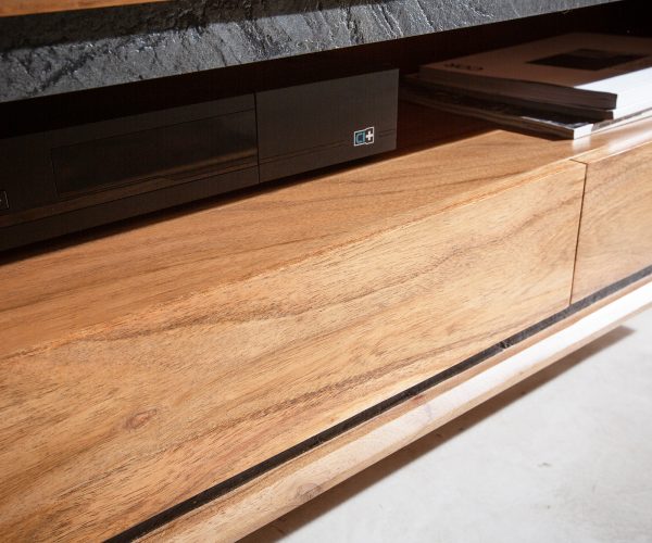 TV stolík Stonegrace 240 cm akáciový prírodný kameň 2 dvierka 1 priehradka 2 zásuvky na zavesenie - Image 6