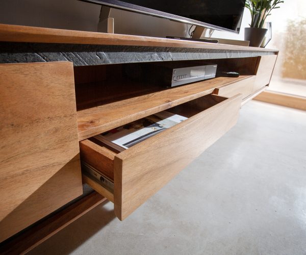 TV stolík Stonegrace 240 cm akácia prírodná 2 dvierka 1 priehradka 2 zásuvky kamenná dyha na zavesenie - Image 4