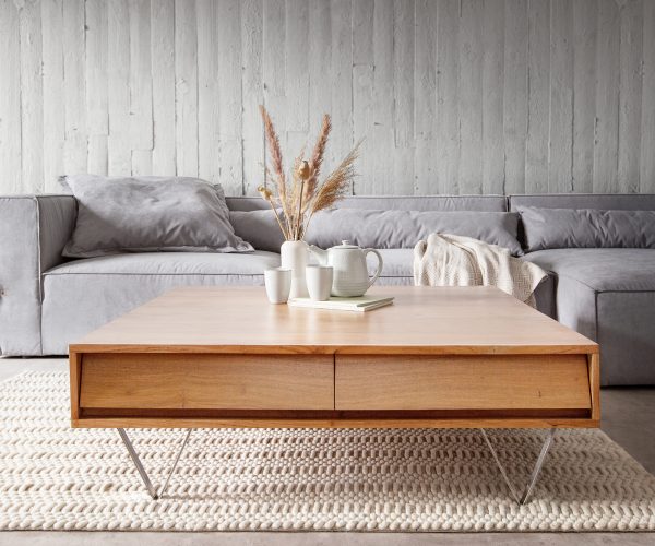 Konferenčný stolík Eloi 115x115 cm prírodná akácia 4 zásuvky podstava v tvare V nerezová oceľ - Image 2