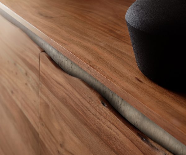 TV stolík Stonegrace 220 cm Akácia hnedá nepravidelný okraj 4 dvierka Podstavec v tvare V čierny - Image 4