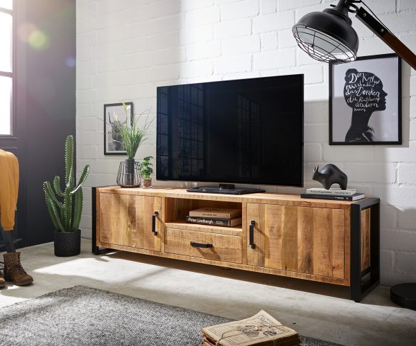 TV stolík Crompton 200 cm prírodný mangový 2 dvierka 1 zásuvka 1 priehradka kovová čierna