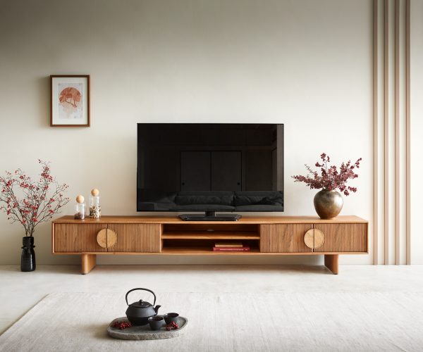 TV stolík Surimu 240 cm akáciová svetlohnedá 4 dvierka 2 priehradky korková rukoväť drevený podstavec - Image 2
