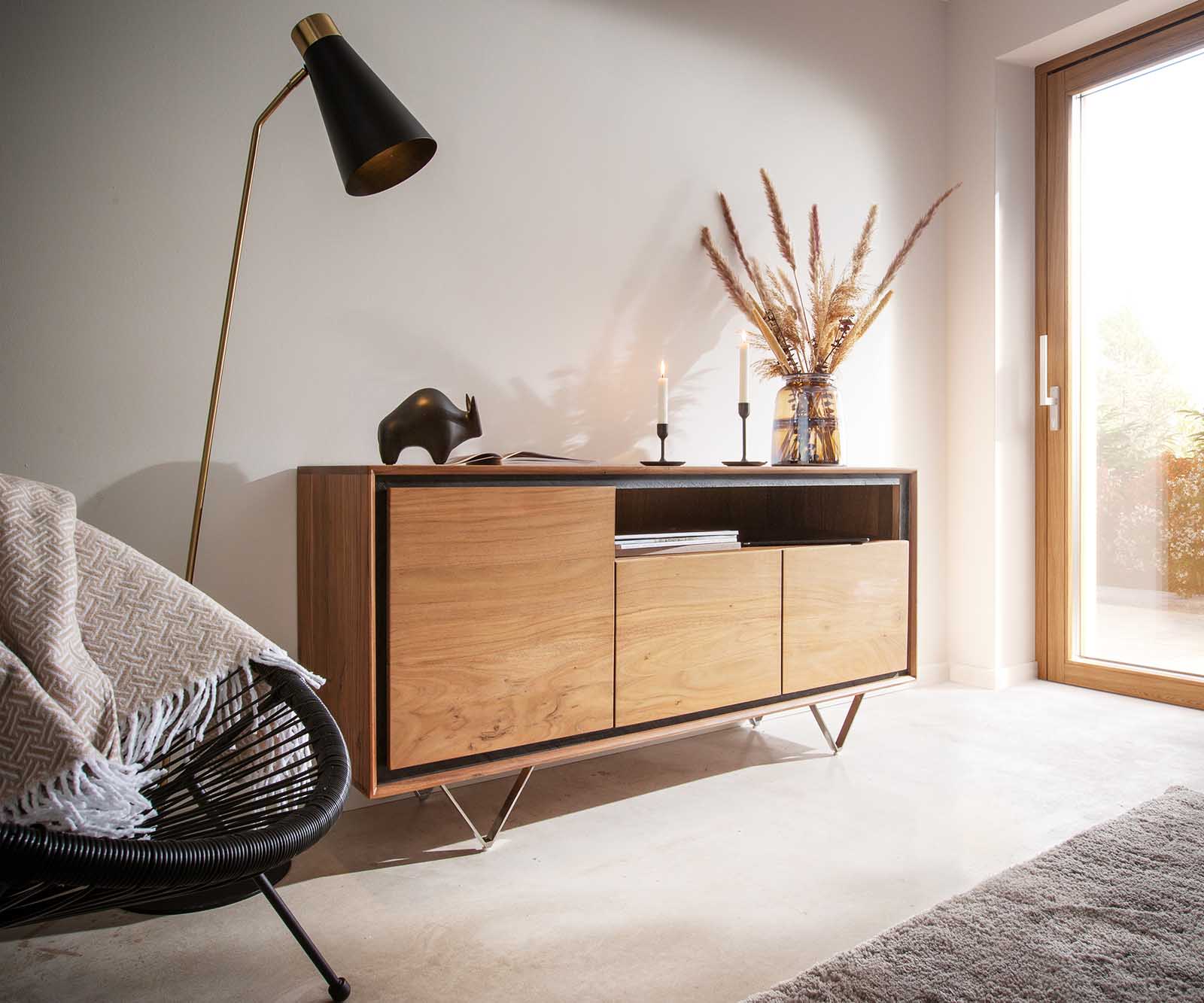 Komoda Stonegrace 145 cm akácia prírodná 3 dvierka 1 priehradka kamenná dyha podstava v tvare V