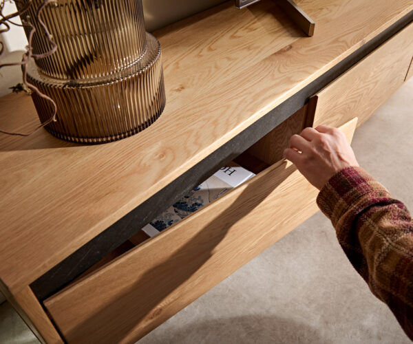 TV stolík Stonegrace 240 cm prírodný dub 4 dvierka nástenný - Image 6