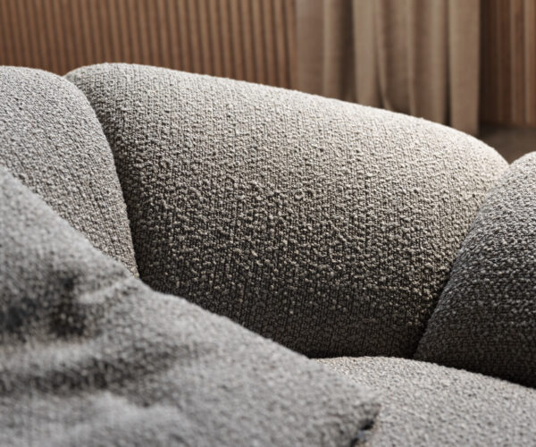 Veľká pohovka Lunna 360x175 cm bouclé strieborná sivá 2 vankúše - Image 4