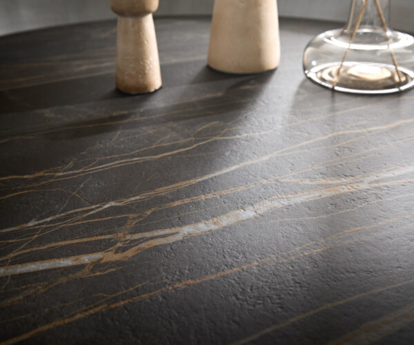 Konferenčný stolík Skafi 100x40 cm keramika Laminam® Noir Desir hnedá metalická strieborná - Image 5