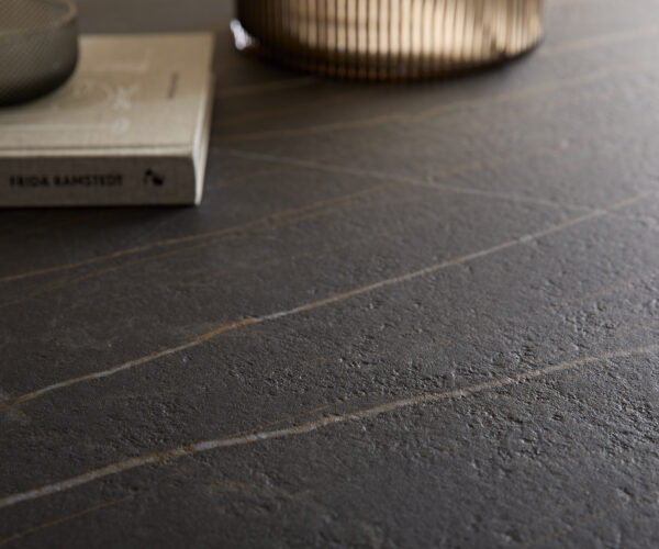 Konferenčný stolík Haru 90x35 cm keramika Laminam® Noir Desir hnedá metalická strieborná - Image 4