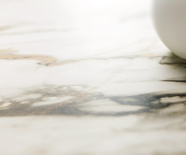 Hrana jedálenského stola 300x100 keramická Calacatta Luxe bielo-zlato-šedá Pilier kov biely - Image 5