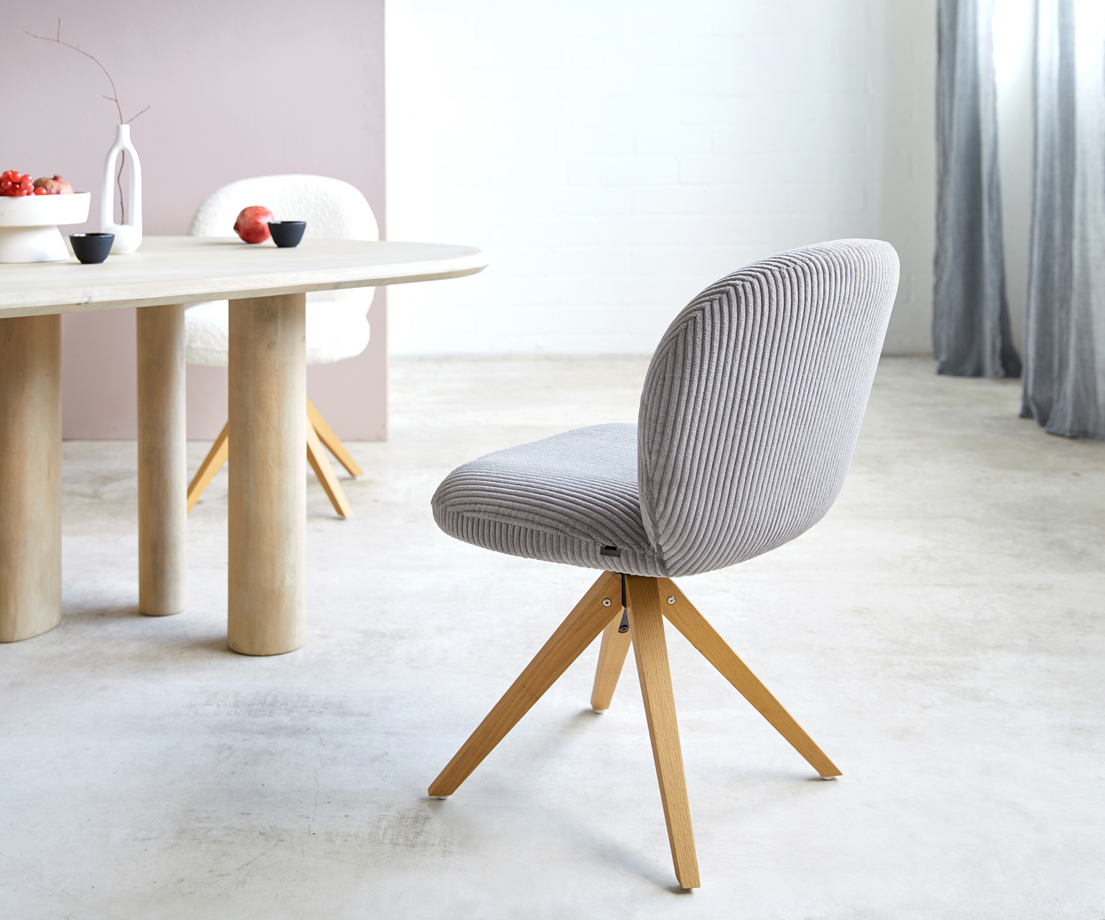 Otočná jedálenská stolička Nube-Flex plyšový manšester strieborno sivá drevená podstava hranatá prírodná 180° otočná vrecková pružina - Image 5