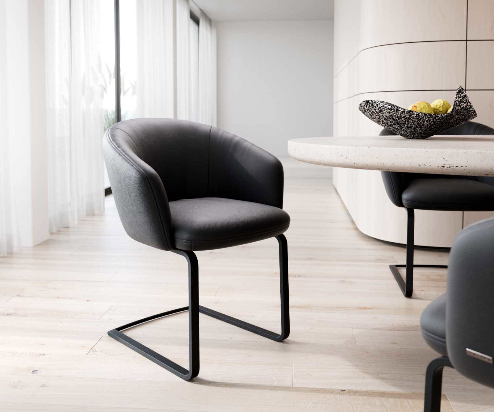 Jedálenská stolička Caja-Flex s opierkami pravá koža čierna jedálenská stolička plochá čierna vrecková pružina