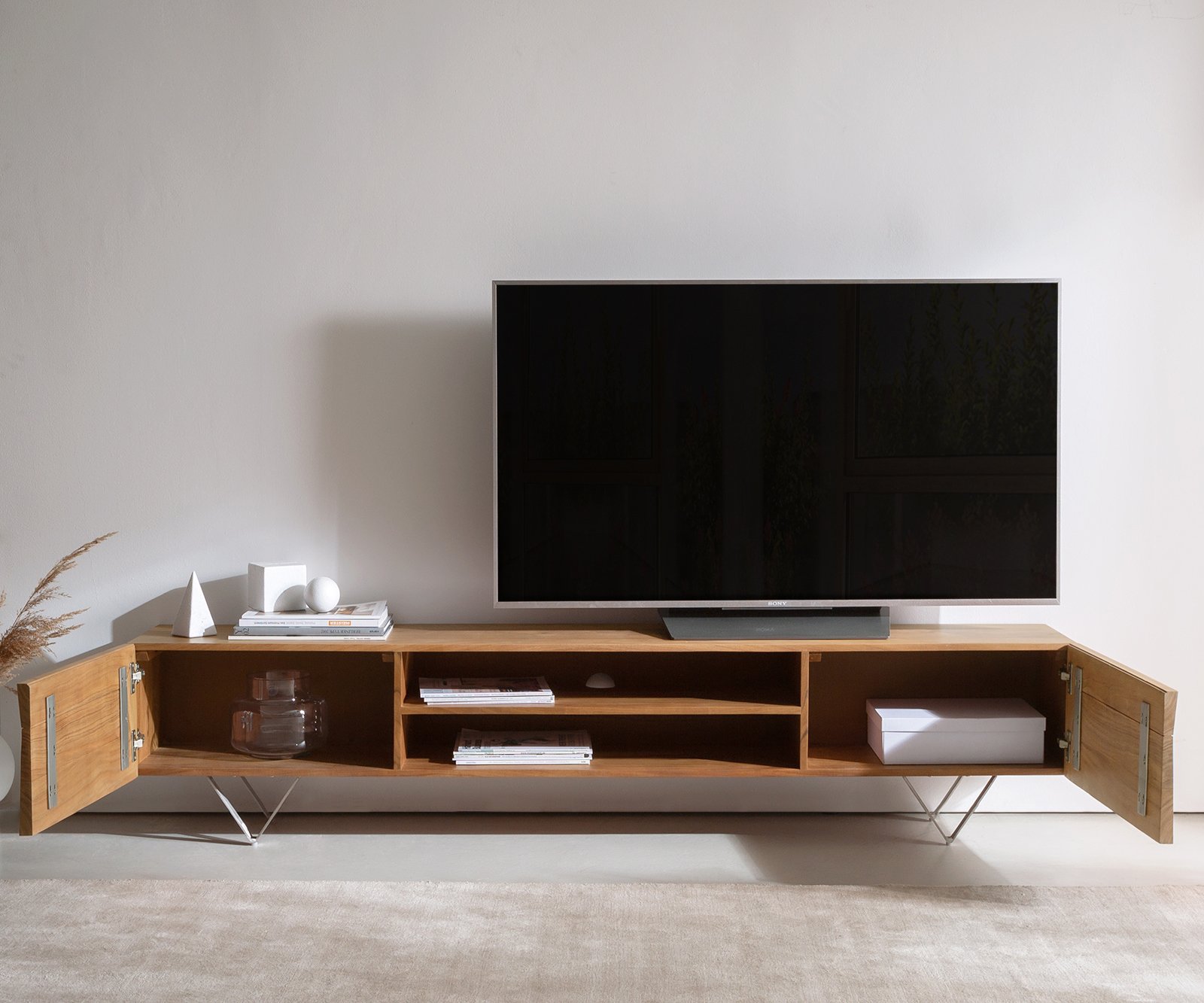 TV stolík Kayu 200 cm akácia prírodná 2 dvierka podstava v tvare V - Image 4