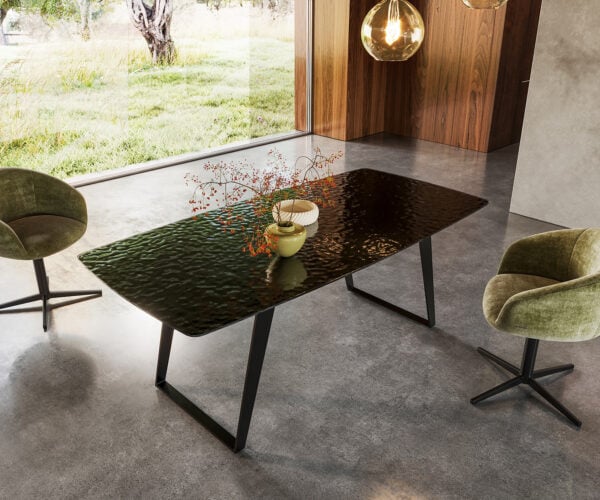 Jedálenský stôl Edge zaoblený tvar 200x100 reliéfne sklo dymovo čierna 3D dizajn kov šikmý čierna