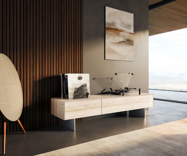 TV stolík Cuor 150 cm keramika Laminam® Travertino Bianco krémovo biela 1 výklopné dvierka 1 zásuvka podstava závesná nerezová oceľ