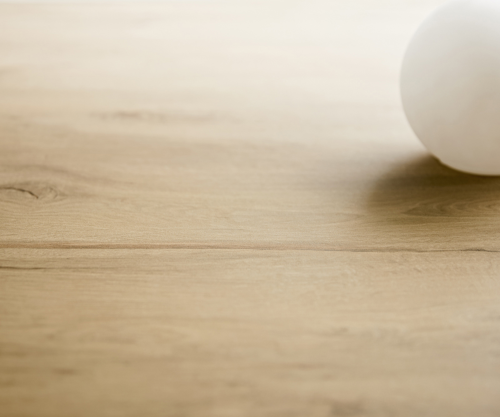 TV stolík Cuor 220 cm keramika Laminam® sabbia v dubovej farbe 1 výklopné dvierka 2 zásuvky podstava závesná kov čierna - Image 5