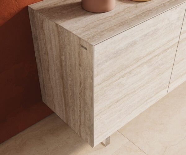 Komoda Cuor 180 cm keramika Laminam® Travertino Bianco krémovo biela 2 dvierka 3 zásuvky podstava závesná akrylové sklo - Image 6