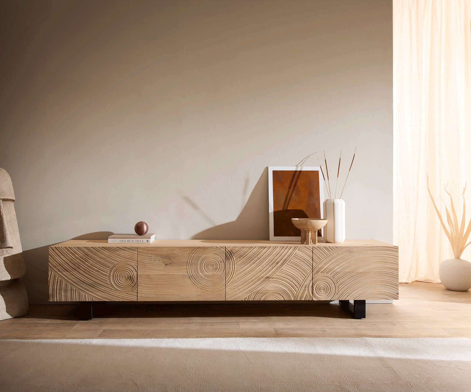 TV stolík Ashara 220 cm dub prírodný 3D efekt 4 dvierka kovová podstava čierna - Image 5