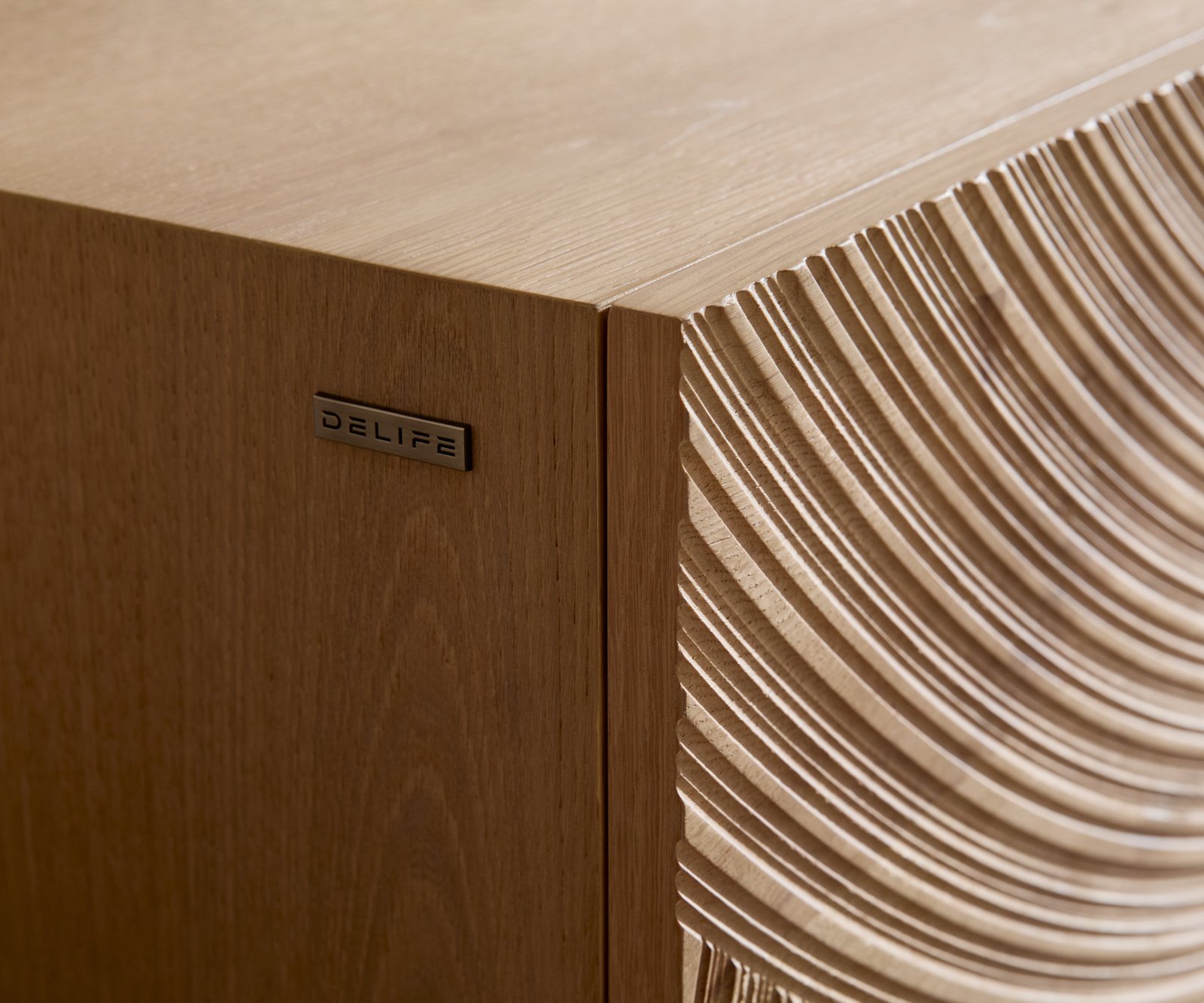 TV stolík Ashara 220 cm dub prírodný 3D efekt 4 dvierka kovová podstava čierna - Image 6