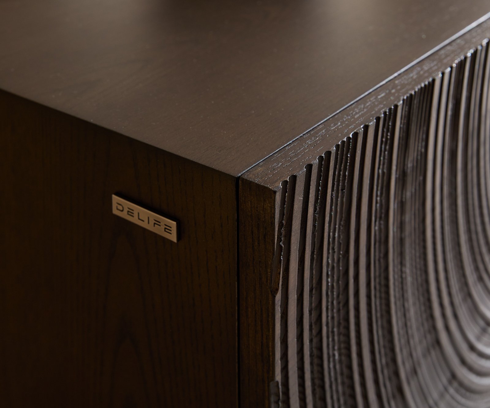 Komoda Ashara 200 cm jaseň tmavohnedá 3D efekt 4 dvierka podstava v tvare L nerezová oceľ kefovaná - Image 4