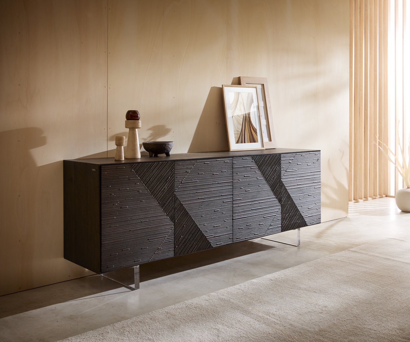 Komoda Tereos 200 cm jaseň tmavohnedá 3D efekt 4 dvierka podstava závesná akrylové sklo