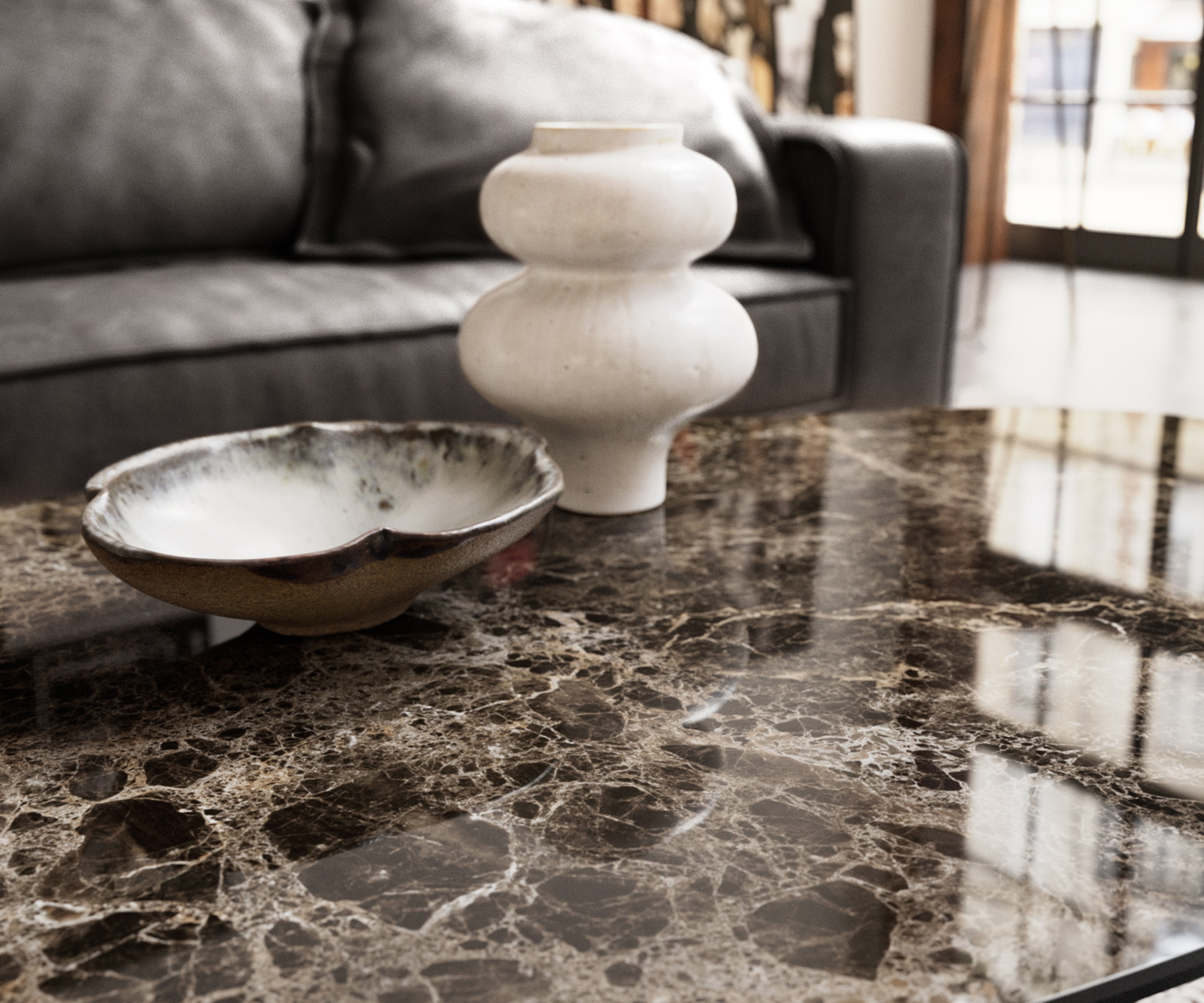 Konferenčný stolík Edge organický 140x76 cm keramika Laminam® Emperador Extra Lucidato tmavohnedá konická nerezová oceľ kefovaná - Image 6