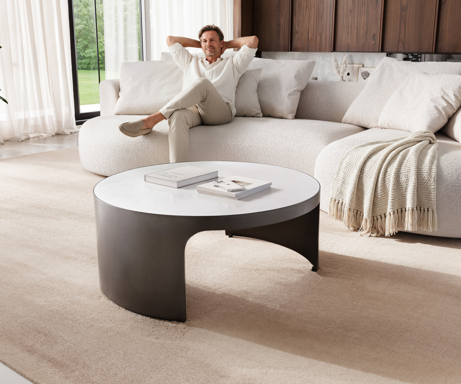 Konferenčný stolík Alerio 90x90 cm mramor biela kov čierna vintage