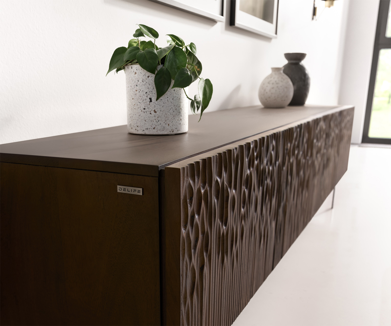 TV stolík Follia 200 cm mango hnedá 4 dvierka tenká podstava nerezová oceľ kefovaná - Image 5