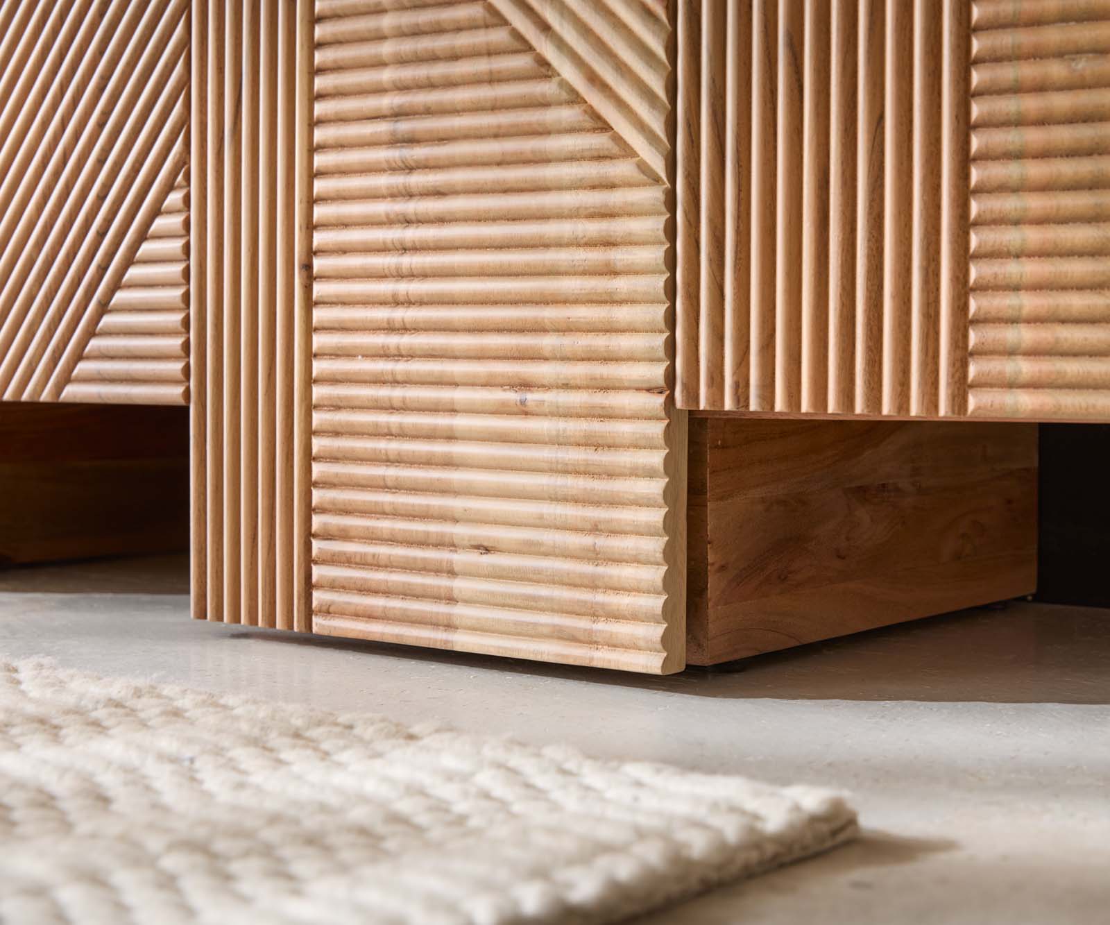 Komoda Naxxar 180 cm akácia prírodná 5 dvierka - Image 6