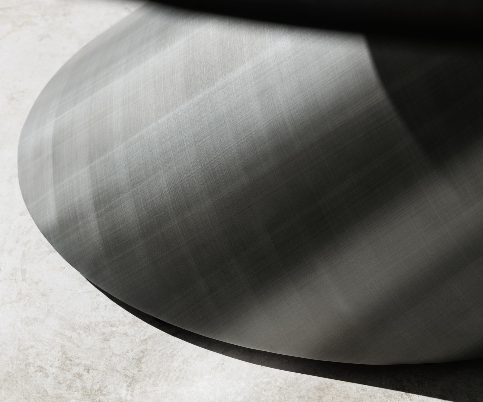 Jedálenský stôl Edge oválny 280x130 keramika Iris FMG Agatablack Cono metalická strieborná - Image 8