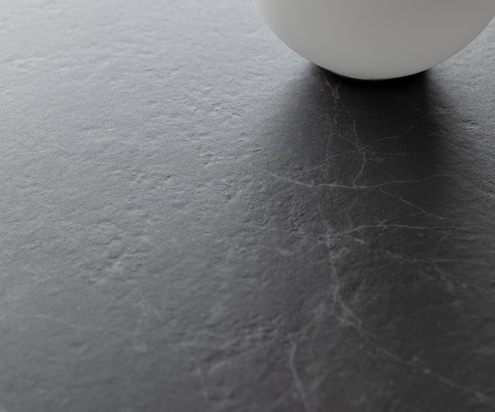 Záhradný stôl Edge 200x100 cm keramika Laminam® Nero Greco antracitová krížová podstava nerezová oceľ - Image 5