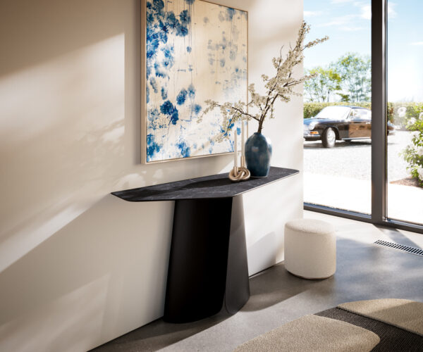 Konzolový stolík Edge polygonálny 140×50 cm keramika Laminam® Nero Greco antracitová Livos kov čierna