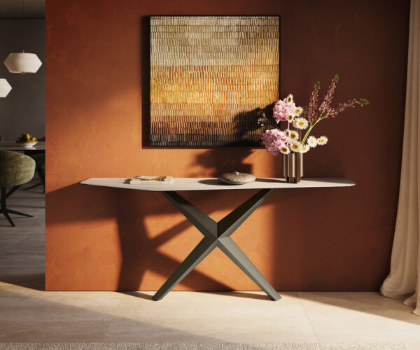 Konzolový stolík Edge polygonálny 180×50 cm keramika Laminam® Travertino Bianco krémovo biela Zentharo kov titánová farba efekt