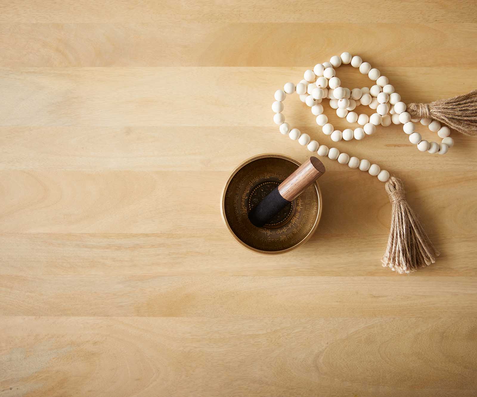 Konferenčný stolík Budaya 80x60 cm mango prírodná 2 zásuvky podstava okrúhla - Image 8