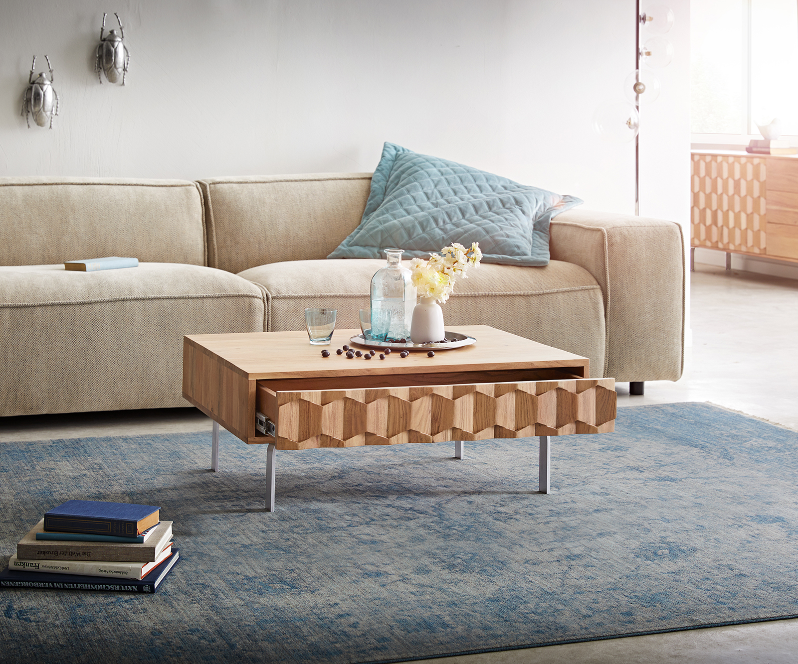 Konferenčný stolík Fevo 80x60 cm akácia prírodná podstava v tvare L nerezová oceľ - Image 4