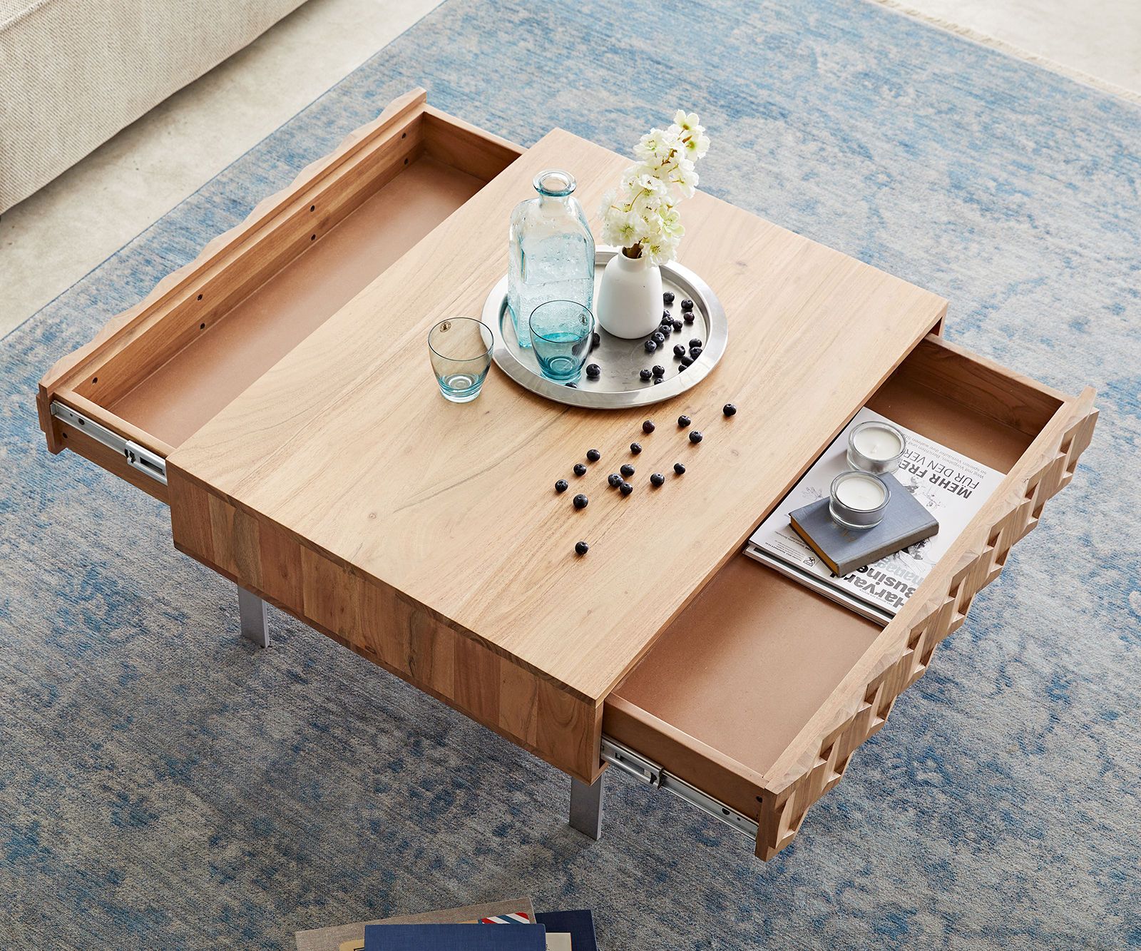 Konferenčný stolík Fevo 80x60 cm akácia prírodná podstava v tvare L nerezová oceľ - Image 5